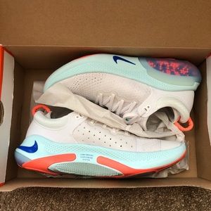 Women’s Nike Joyride Fun Flyknit Size 8.5 White